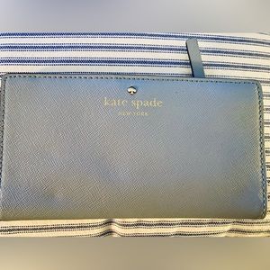 Gently used, beautiful blue Kate Spade wallet🩵🪺💁🏼‍♀️